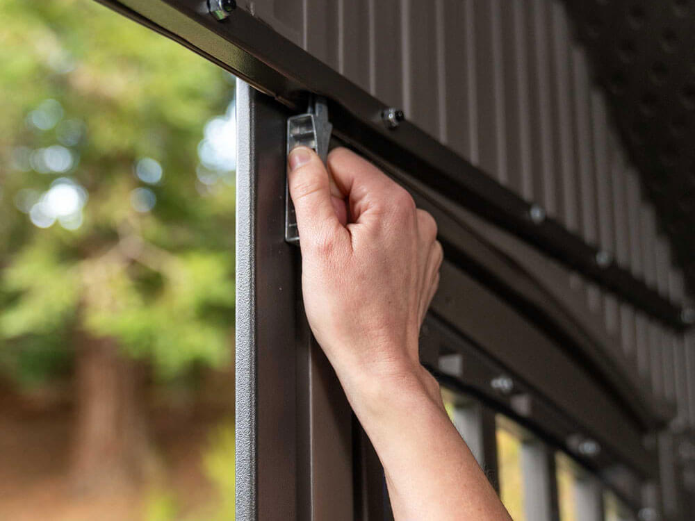 Сарай (хозблок) пластиковый WOODLOOK 15x8 60318 с двускатной крышей для дачи или загородного дома