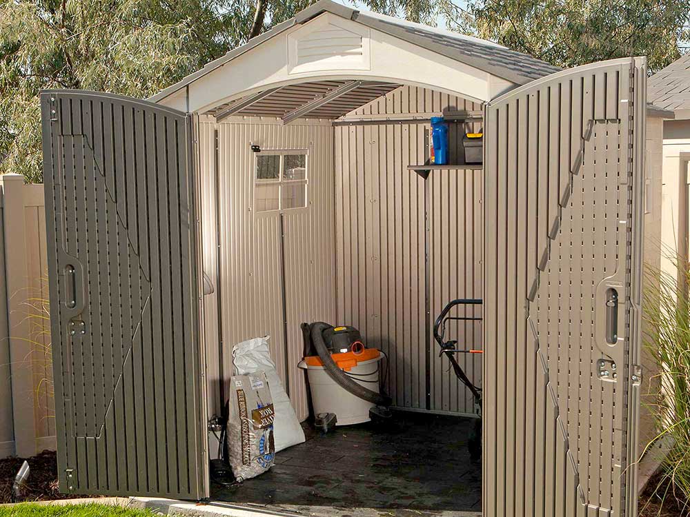 Сарай (хозблок) пластиковый LIFETIME 7x7 60190 габариты 214,6 х 209,8 см с двускатной крышей для дачи или загородного дома