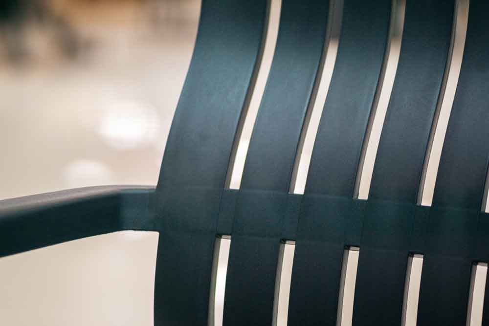 Стул садовый с подлокотниками Rattan CHICAGO из пластика