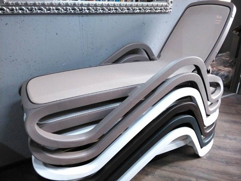 Шезлонг садовый Nardi ALFA Anthracite из пластика и сменной водостойкой тканью, регулируемой спинкой, подлокотниками и без подушек